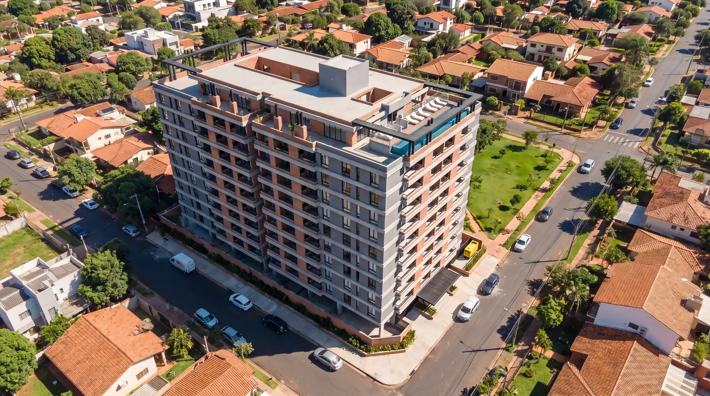 Vista aérea diurna del Edificio Corumbá en el barrio Corumbá Cué